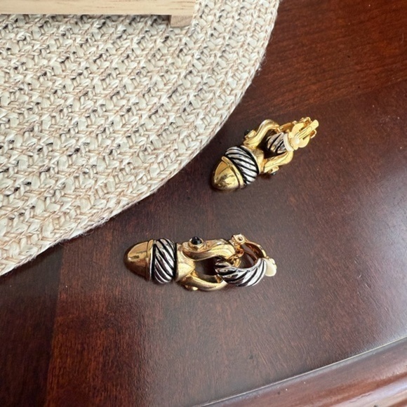 Vintage ClipOn Earrings - Picture 1 of 2